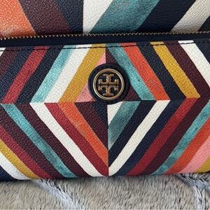 EUC Tory Burch Kerrington Diamond Square Zip Around Wallet